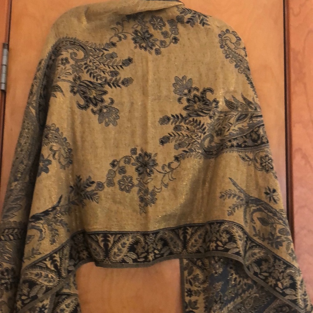 Berkeley Designs, scarf/ wrap - Picture 2 of 7